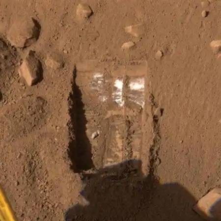 "ФЕНИКС" ВСКРЫЛ МАРСИАНСКИЙ ГРУНТ