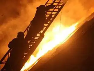 Движение в центре Томска перекрыто из-за пожара в административном здании