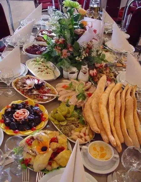 Пообедаим што ле