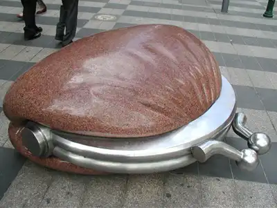 Необычные памятники