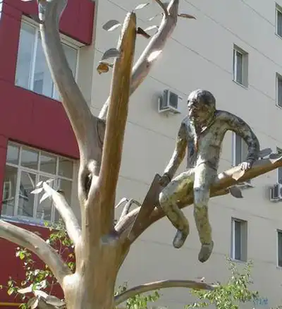 Необычные памятники