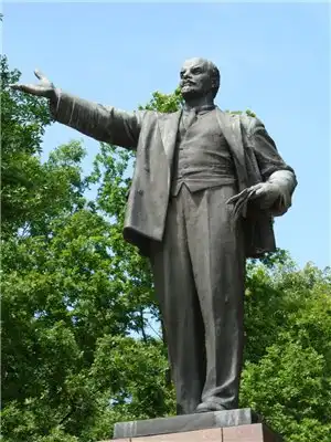 Памятники Ленину