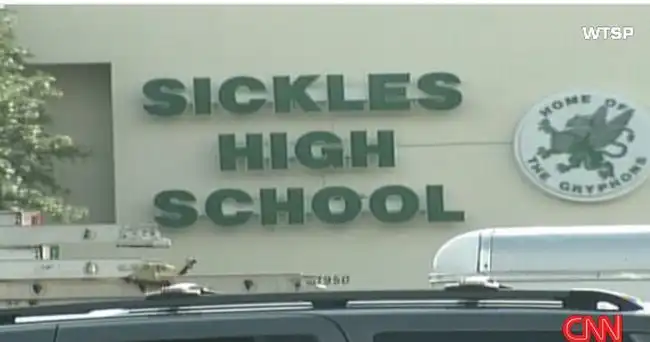 Девушка забыла надеть трусы