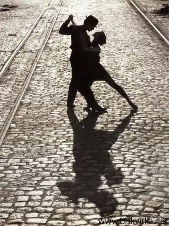 Танцующие люди