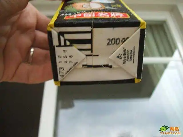 Сюрприз в коробке сока