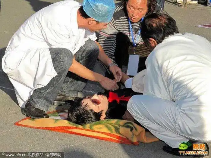 Шоу на открытие Торгового центра в Китае.