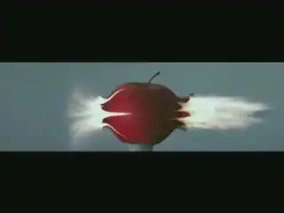 Пуля в замедленной съемке.