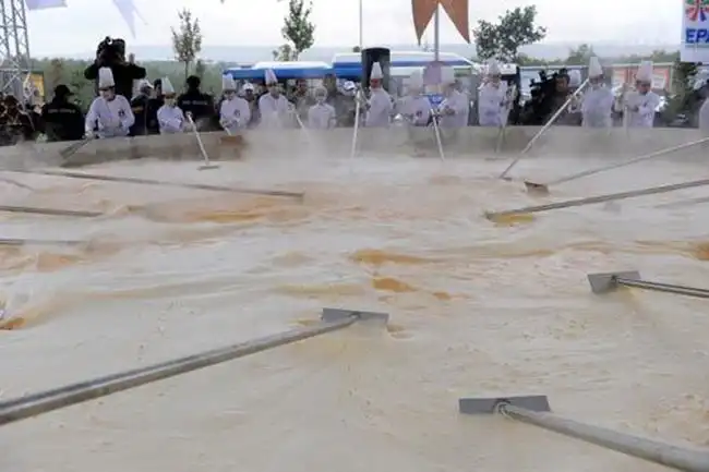 Гигантский омлет из Турции