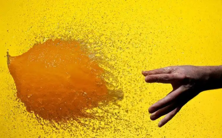 Фотографии лопающихся водных шариков