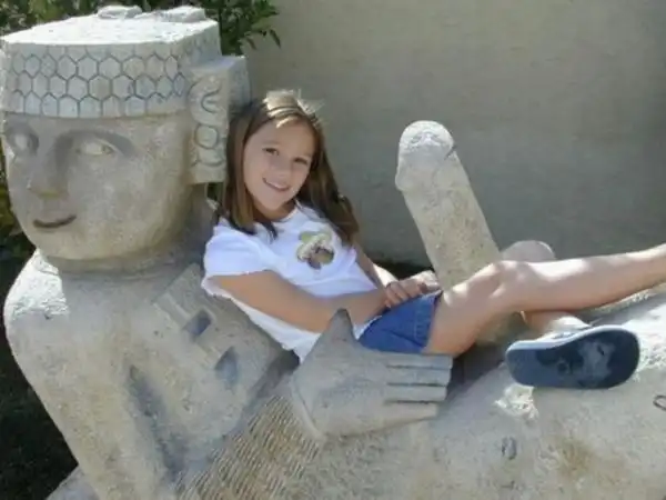 Странные статуи