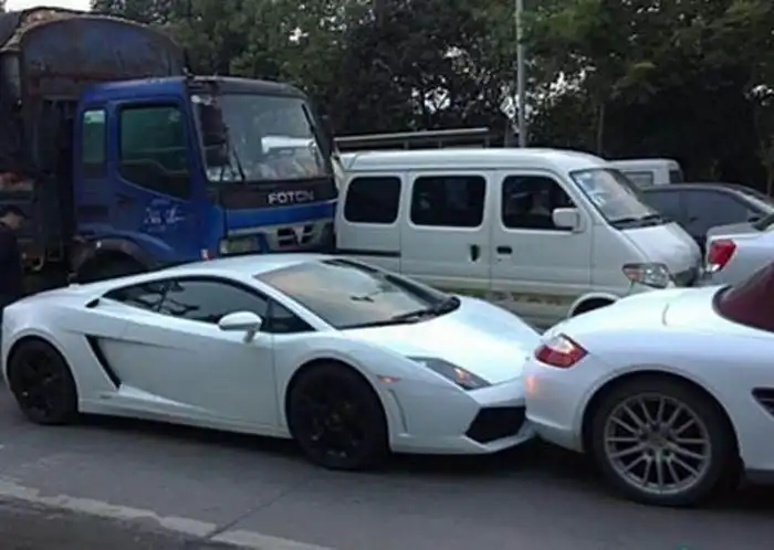 Одновременная авария Lamborgini, Porsche, Rolls Royce Phantom