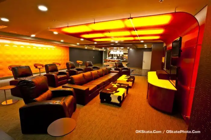 Шикарная раздевалка в университете Оклахомы