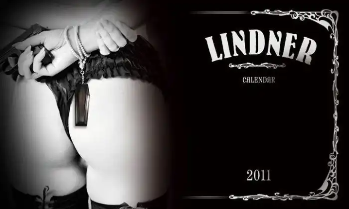 Производитель гробов выпустил откровенный календарь (33 фото)