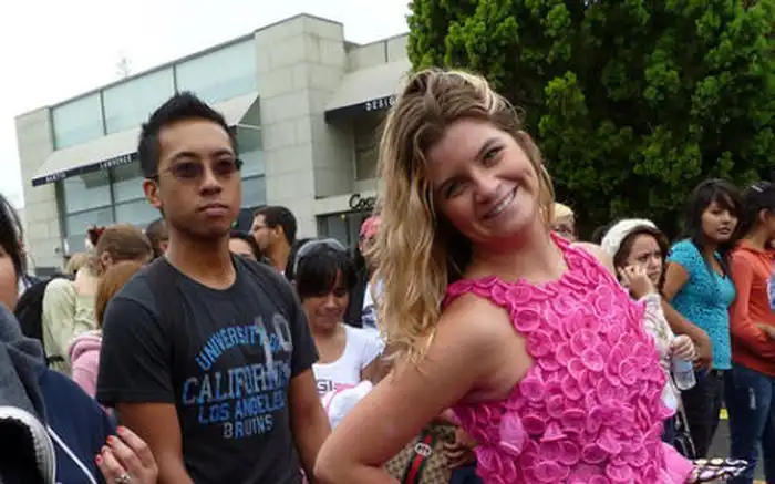 Платья из презервативов