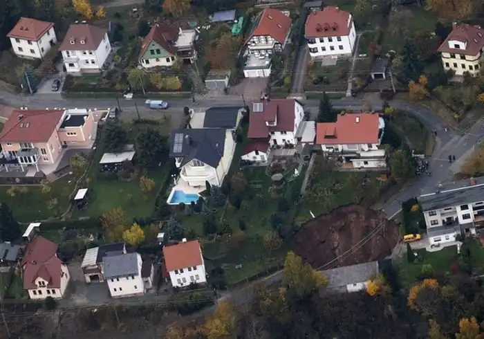 В Германии в центре города Шмалькальден провалилась земля