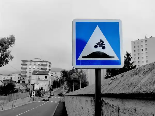 Веселый стрит-арт OakoAk