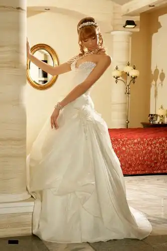 Восхитительные девушки в платьях