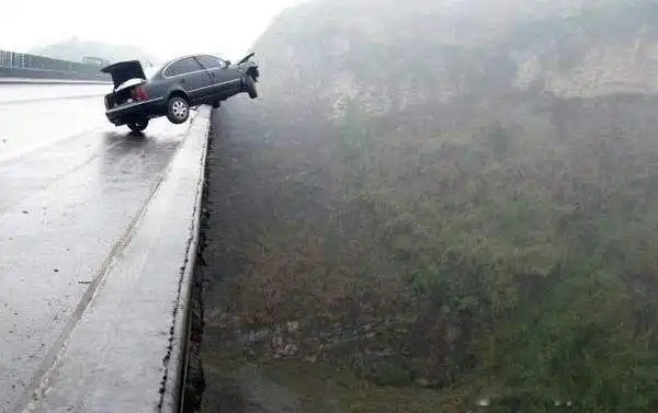 Необычные автоаварии