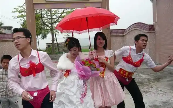 Необычная свадьба прошла в Китае