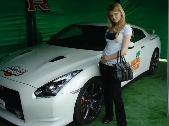 Девушки и автомобили