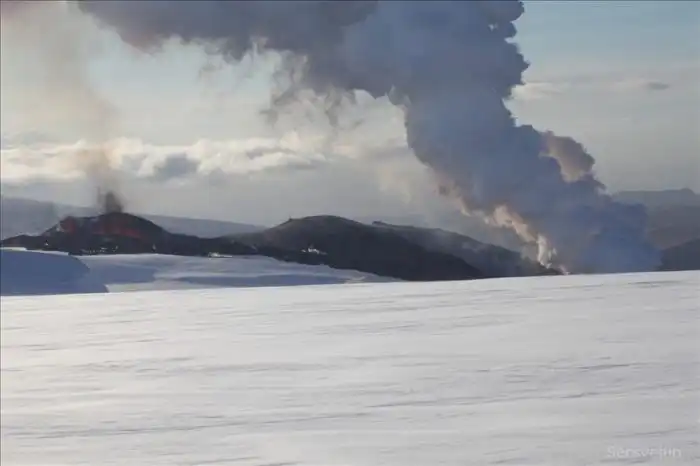 Извержение вулкана во льдах