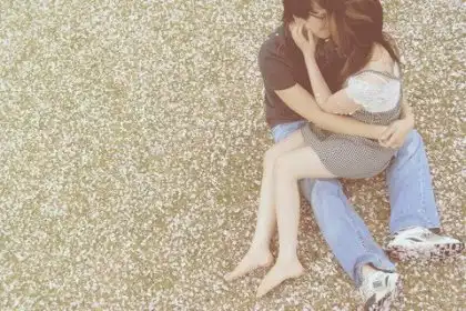 Весна,гормоны,время любви и поцелуев...