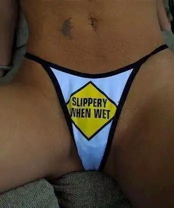 Веселые надписи на женских трусиках