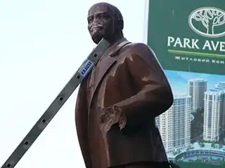 Украинского студента решили выгнать из вуза за отбитый нос Ленина