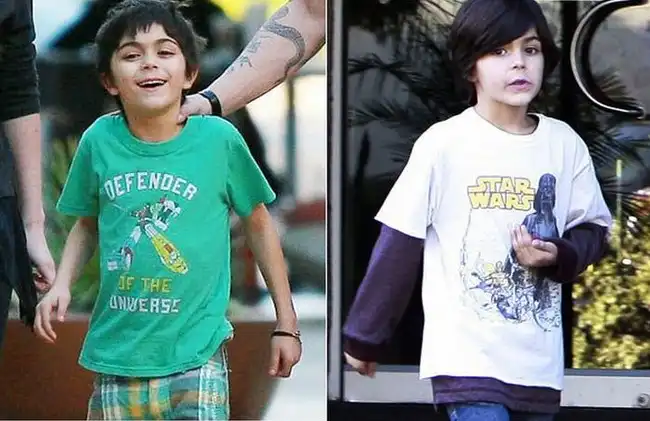 Меган Фокс в футболках 8-летнего мальчика