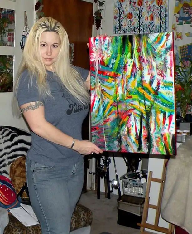 Американка рисует картины своей грудью