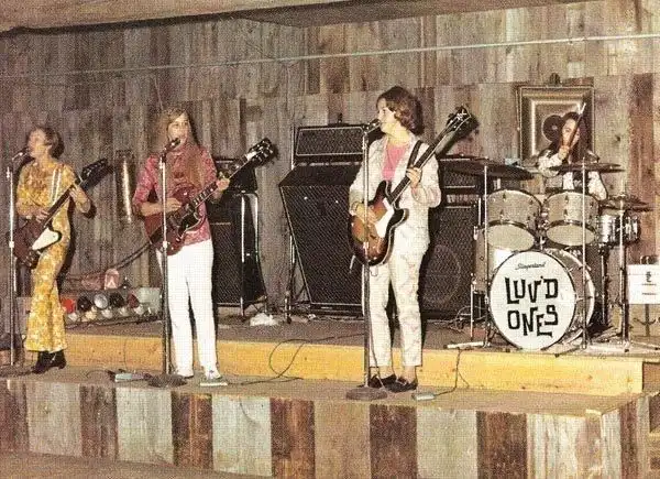 Фотоподборка ретро-фото женских групп