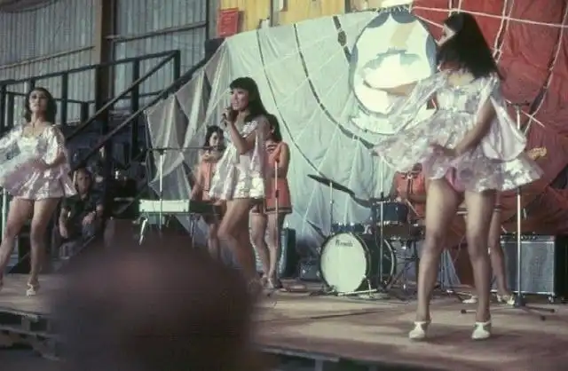 Фотоподборка ретро-фото женских групп