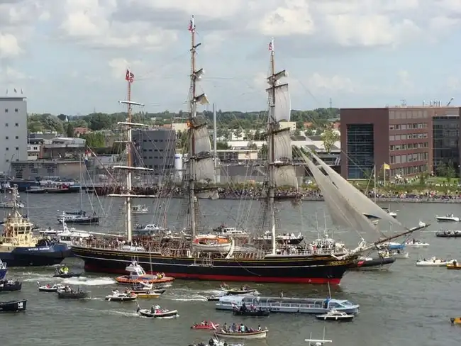 Парад кораблей в Амстердаме