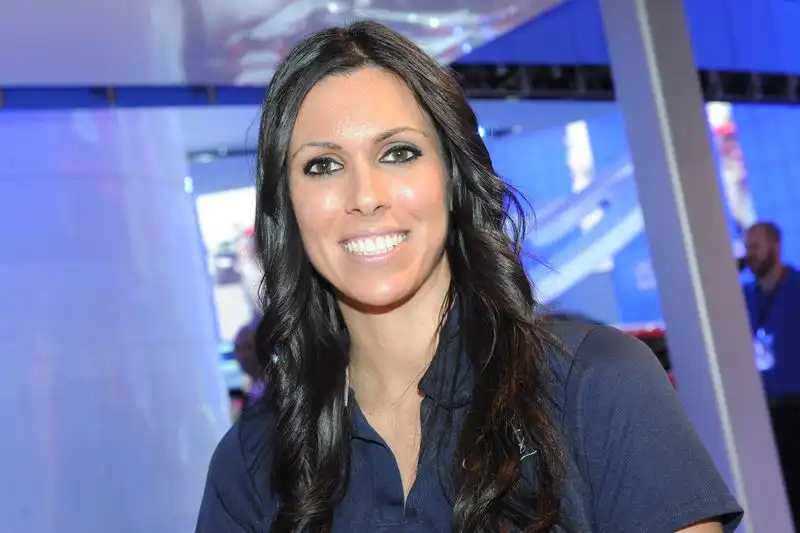 Девушки с автосалона в Детройте