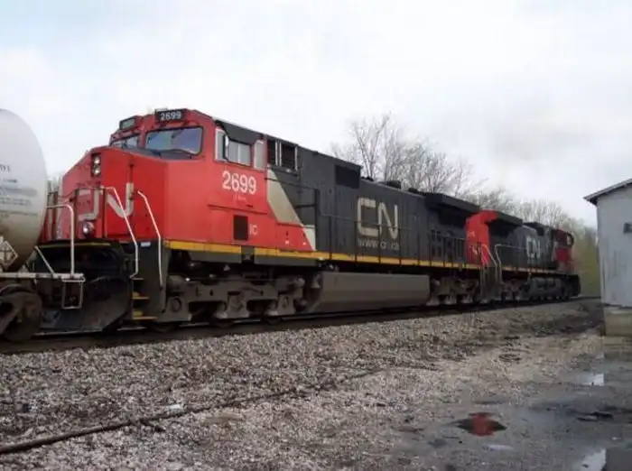 У поезда взорвался двигатель