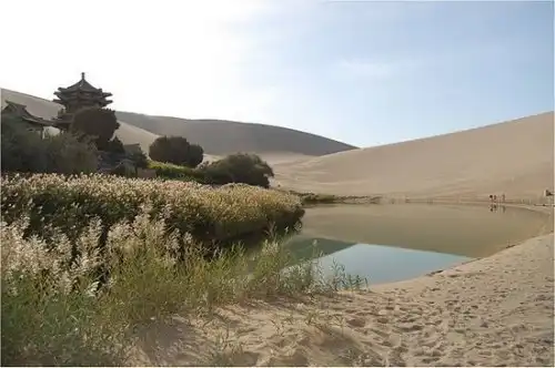 Оазис у Озера Полумесяца