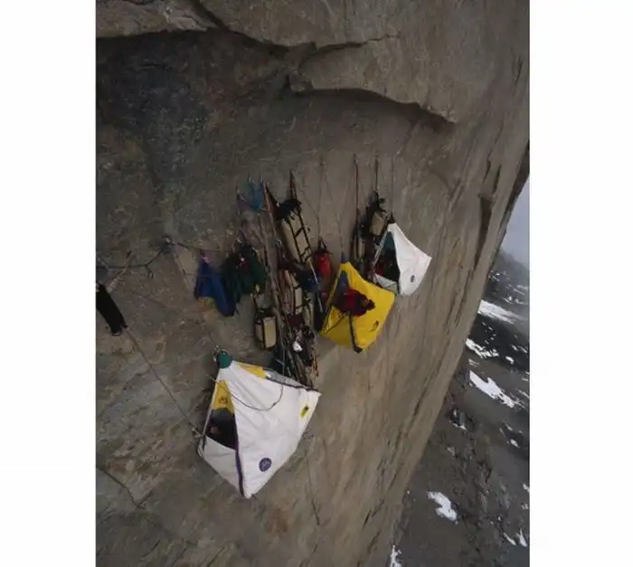 Где ночуют альпинисты