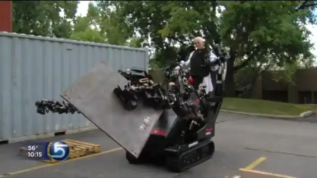 Прототип роботизированного погрузчика от компании Raytheon-Sarcos