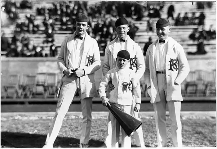 Эволюция команд группы поддержки