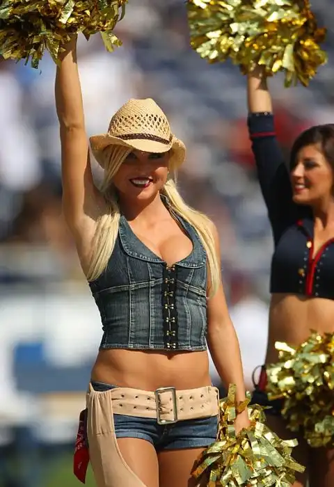 Сексуальные девушки из группы поддержки