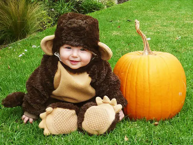 Дети в костюмах на Хэллоуин