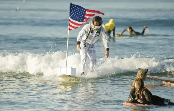 Калифорнийские серферы в Хэллоуиновских костюмах (мини-пост)