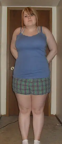 Девушка похудела