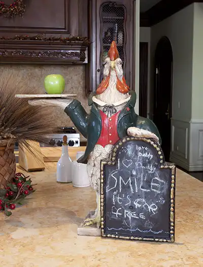 В доме Майкла Джексона.