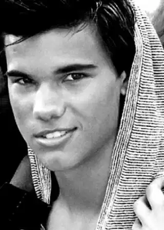 Тейлор Лотнер