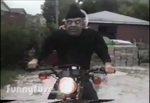 Классный прикол на мотоцикле!