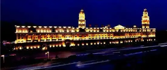 Загадка Дня: Что располагается в этом здании?