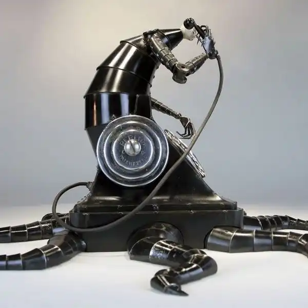 Скульптуры из хлама.