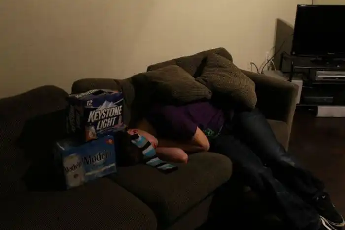 Прикол над пьяным другом (мини пост)