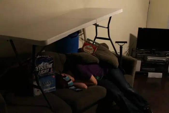 Прикол над пьяным другом (мини пост)